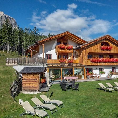 Garni Ciasa Urban Aparthotel Бадия Екстериор снимка